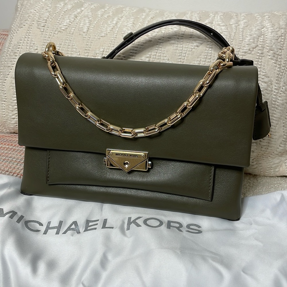 Michael Kors Leather Shoulder bag with chain detail.